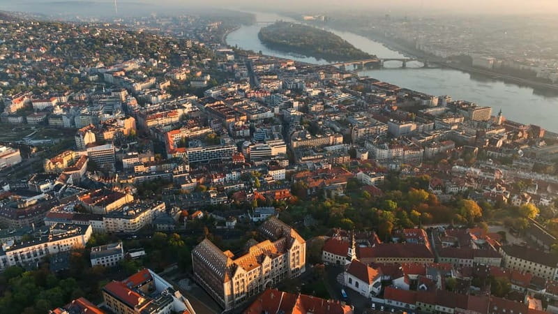 From Vienna: Bratislava& Budapest Day Tour with Photographer - Photo stops in Bratislava: how to use the time well