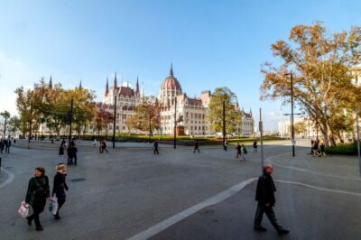 From Vienna: Guided Day Trip to Budapest