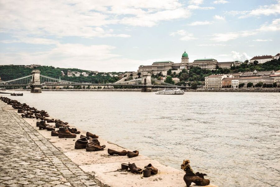 Full Day Budapest City Tour with Lunch, Wine & Dessert - Why this 7-hour private tour is a smart use of time in Budapest