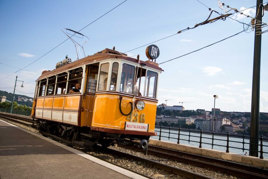 Full Day Budapest City Tour with Lunch, Wine & Dessert - Lunch, then the rest of the day with a more balanced rhythm