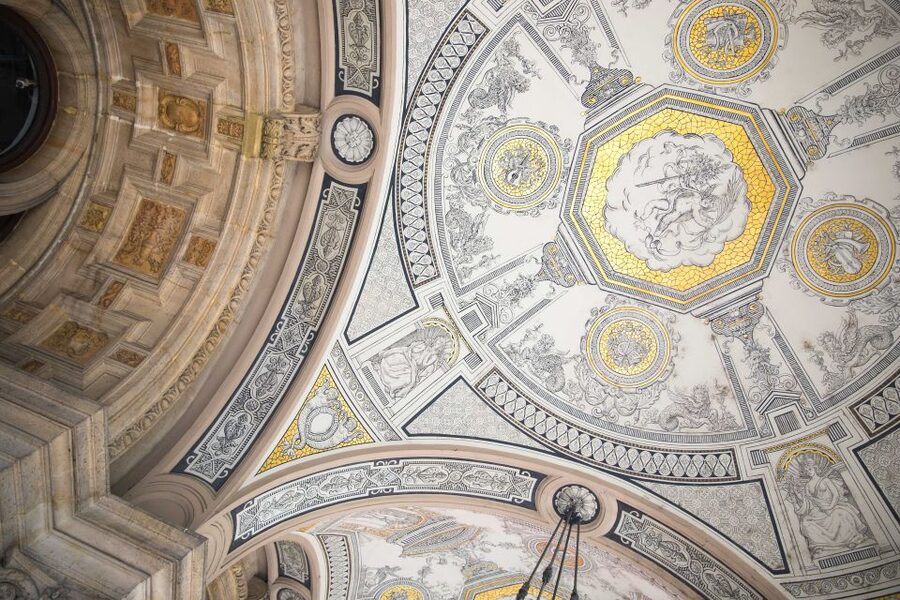 Full Day Budapest City Tour with Lunch, Wine & Dessert - Private or small groups, hotel pickup, and transport options