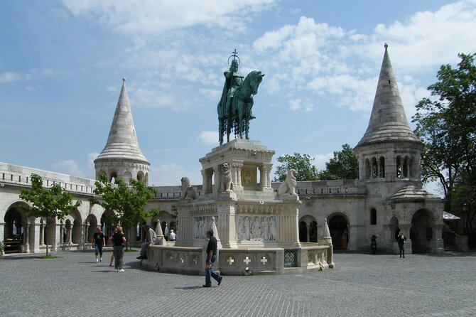 General sightseeing tour - Heroes’ Square and the Millennium Monument: Hungary’s story in one large plaza