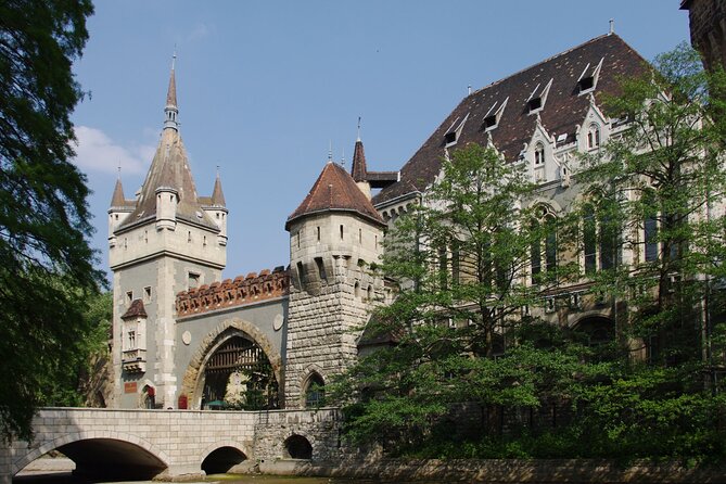 General sightseeing tour - Szechenyi Baths from the outside: a smart peek at a Budapest institution
