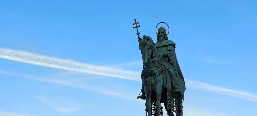 German guided tour through Budapest's castle district - Finishing near Mátyás-kút: a satisfying end point for photos and next steps