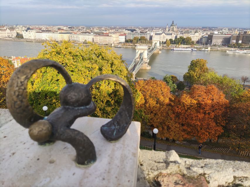 German guided tour through Budapest's castle district - Fisherman’s Bastion: a viewpoint that earns its postcard status