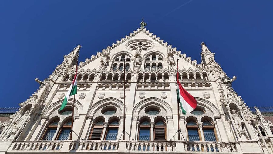 German speaking guided walking tour in Budapest - Matthias Church, Fisherman’s Bastion, and Royal Castle area viewpoints