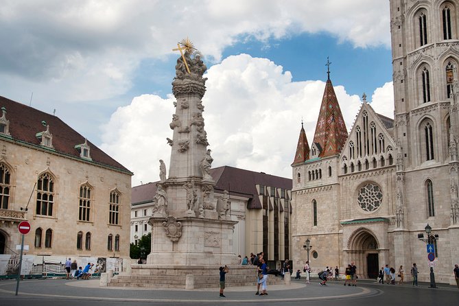 Guided Tour in Budapest Castle District - Stop 2: Sandor Palace and the presidential guards in historical uniforms