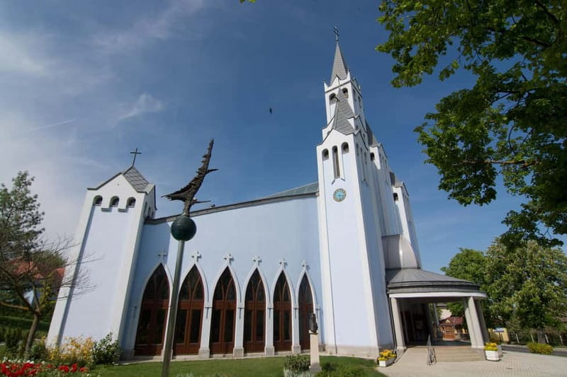 Hévíz: Majestic Sounds Organ Concert at the Blue Church - Meeting at the Blue Church Entrance, Then Getting Settled Fast