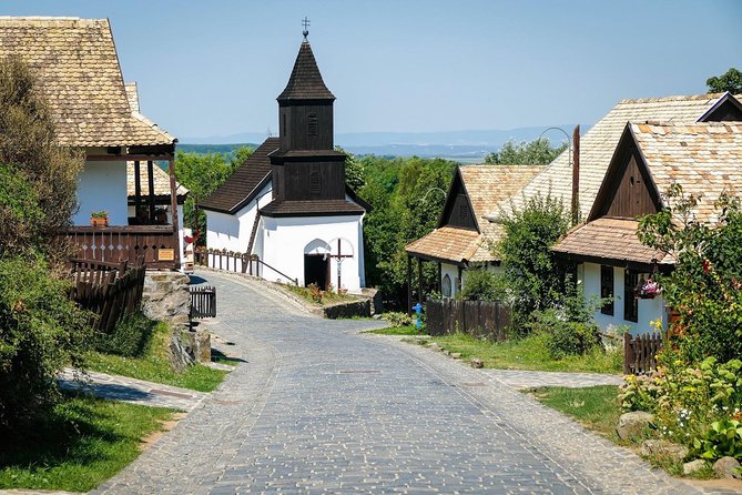 HOLLÓKŐ UNESCO World Heritage site + Eger Castle Private guided tour - What the 7-hour private day feels like, from pickup to wandering time