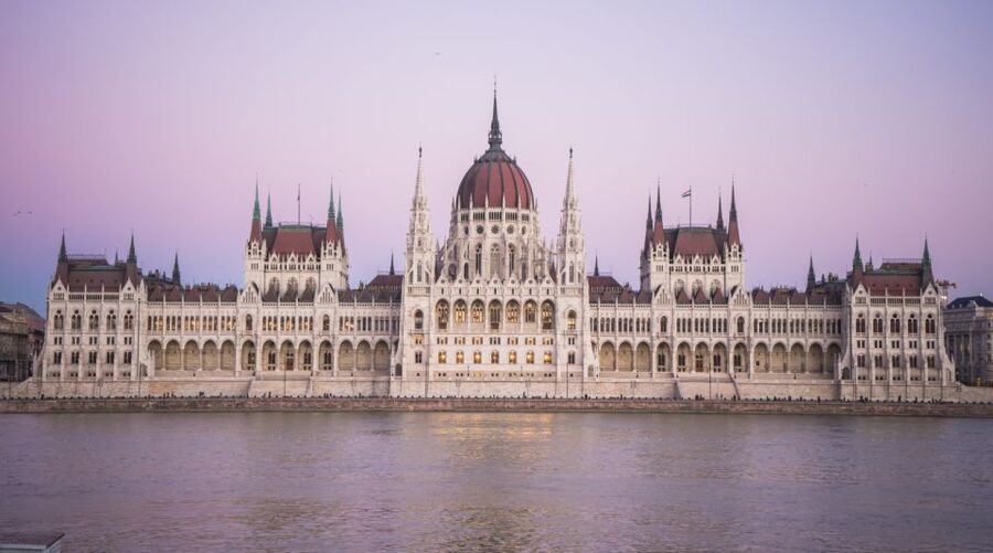 Iconic Budapest tour with Classic Russian Jeep and G-Wagon - Chain Bridge: river icon, fast and classic