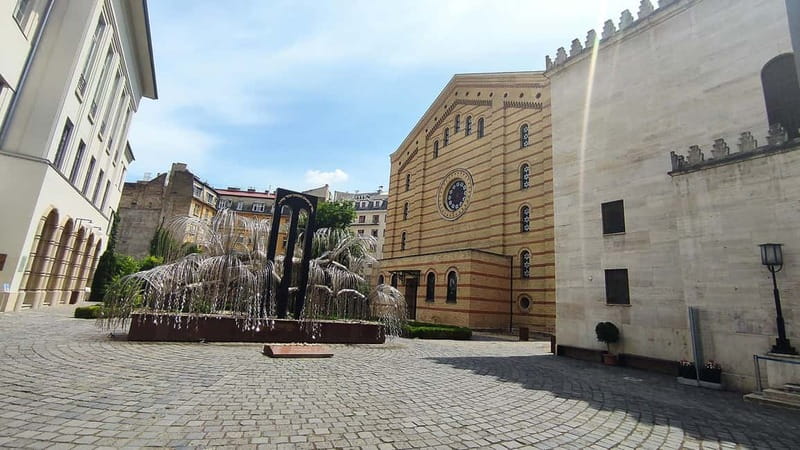 Jewish Budapest (German-language city tour) - Meeting at Sisi and getting your bearings fast