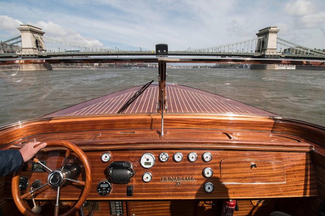Luxurious, private day cruise with a waterlimousine to Szentendre - Why a water limousine on the Danube beats the usual boat crowds
