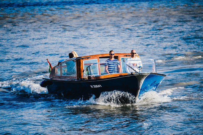 Luxurious, private day cruise with a waterlimousine to Szentendre - The Chain Bridge pass and those “one stop, many views” moments