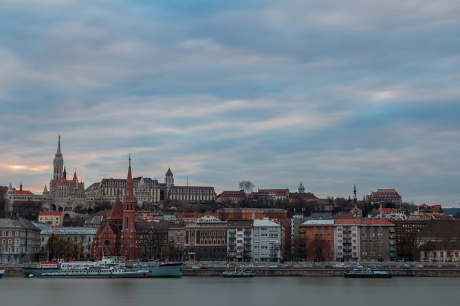 Orientation walk in Budapest - St. Stephen’s Basilica context: how the skyline fits the plan