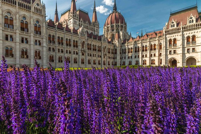 Orientation walk in Budapest - Private tour energy with a max of 15 people