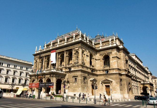 Private Budapest City tour with Classic Russian Jeep or G-Wagon! - Key things to know before you go