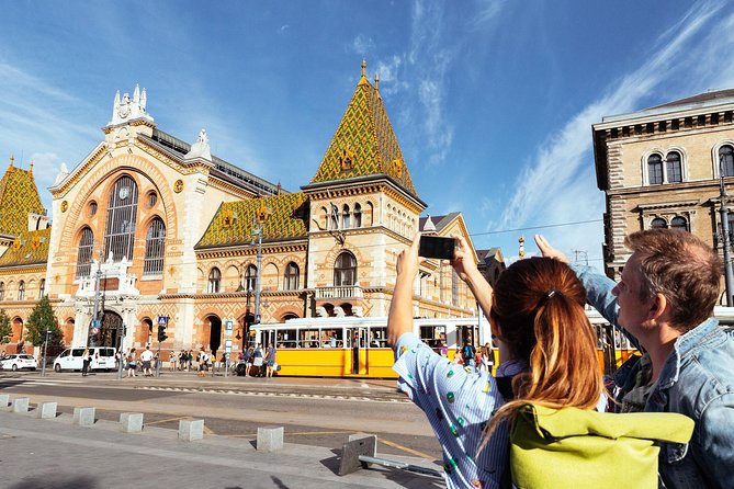 Private City Kickstart Tour: Budapest - Entering Budapest with a local guide, not a crowd