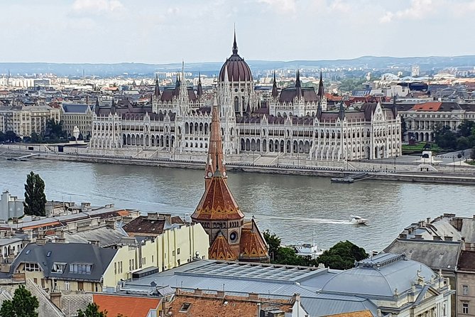 Private city tour by van - Szechenyi Baths and Pool for 30 minutes: iconic, but this is not a long soak