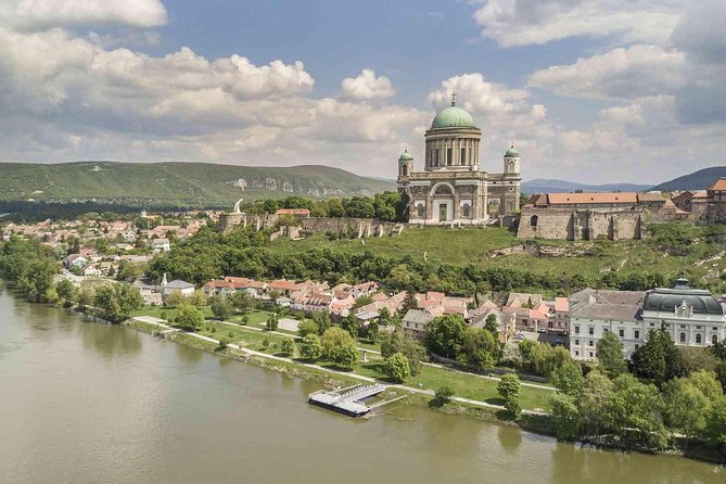 Private Danube Bend Experience with a comfortable air conditioned car - Ride comfort: air-conditioned transport from Budapest to the Bend