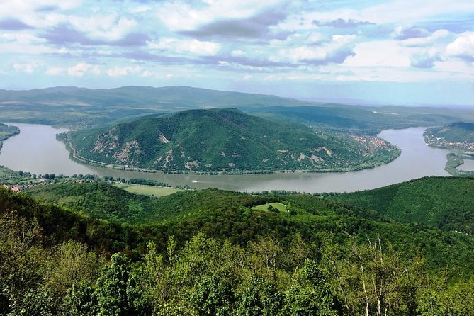 Private Danube Bend Experience with a comfortable air conditioned car - The guides: why the history lands without getting heavy
