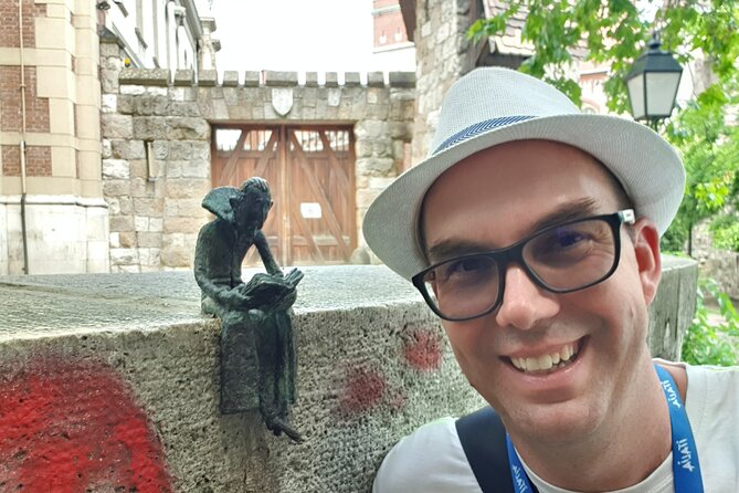 Private Family Friendly Walking Tour with Children in Budapest - Meeting at Deák Ferenc tér, then heading for the two big zones