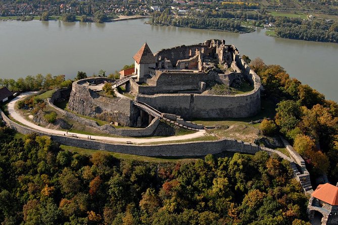 Private Guided Tour to Szentendre & Visegrád Castle (Danube Bend) - Szentendre on foot: promenade, craft shops, and café time