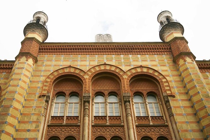 Private Walking Tour in The Jewish District Budapest - Getting your bearings in the historic core