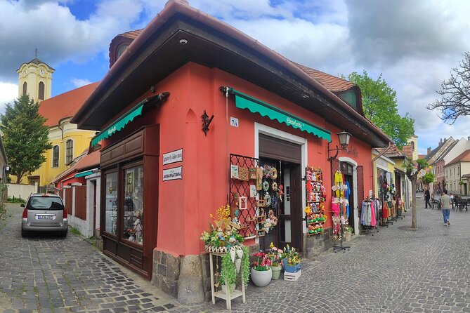 Scenic Danube River bend hills & the Art Town: Private Car Tour - How the private pickup and pacing works in practice