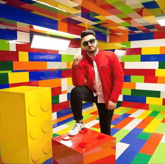 Selfie Museum Budapest Entry Ticket - Your walk-through: 11 rooms and 15+ selfie setups