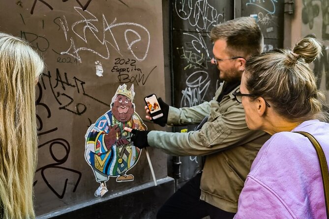 Street Art and Alternative Tour in Budapest - Spotting murals and stickers the way locals do