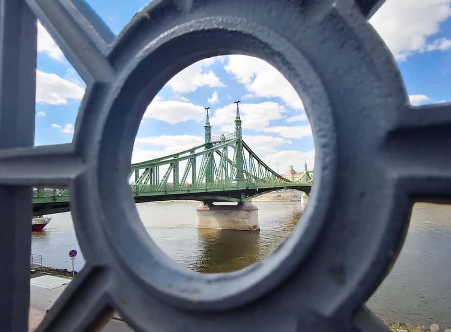 Street photography with your smartphone, tour of Budapest - Subway and Metro Interlude: A Short Stop With Big Photo Lessons