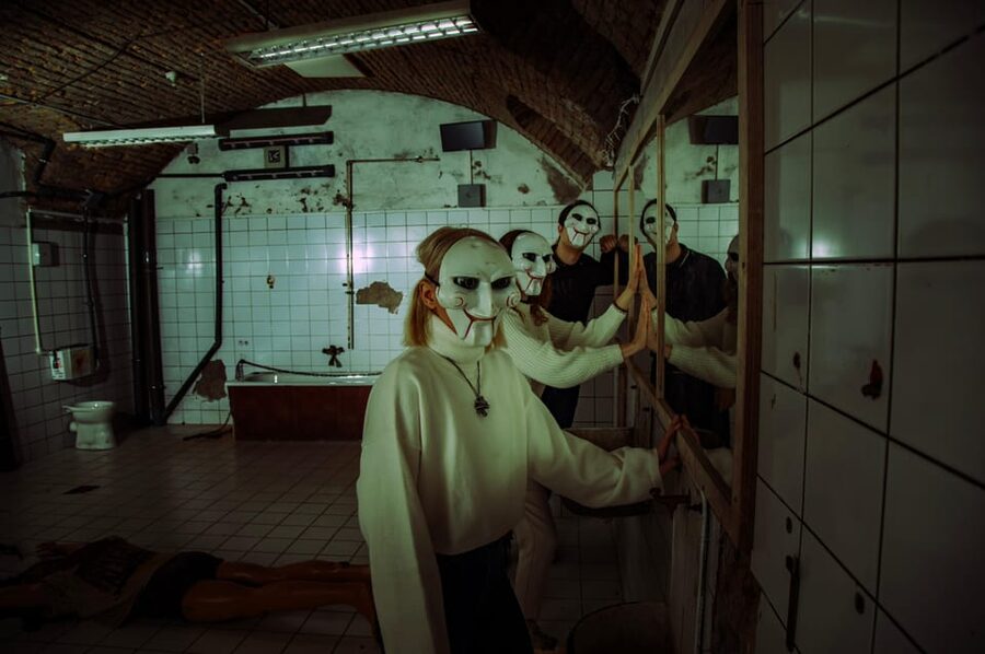 The Real Saw | Escape Room by PÁNiQ SZOBA - Puzzles and mechanics that reward cooperation (and sometimes slow you down)