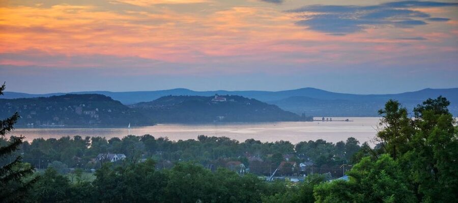 The Turquoise Sea of Hungary: Lake Balaton Private Tour - Balatonfüred promenade: villas, mansions, and that lakeside writer energy