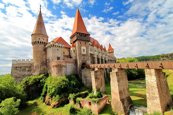 Transylvania Tour from Budapest to Bucharest: 4 days - Day 1: Arad and Timisoara, a Cultural Warm-Up Before the Castles