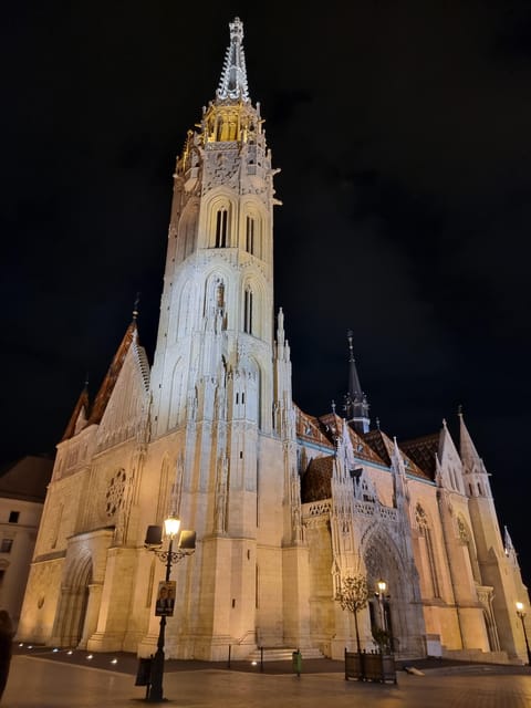 True Crime Walking Tour in the Buda Castle district - Stop 1: Matthias Church, a 10-Minute Story Start