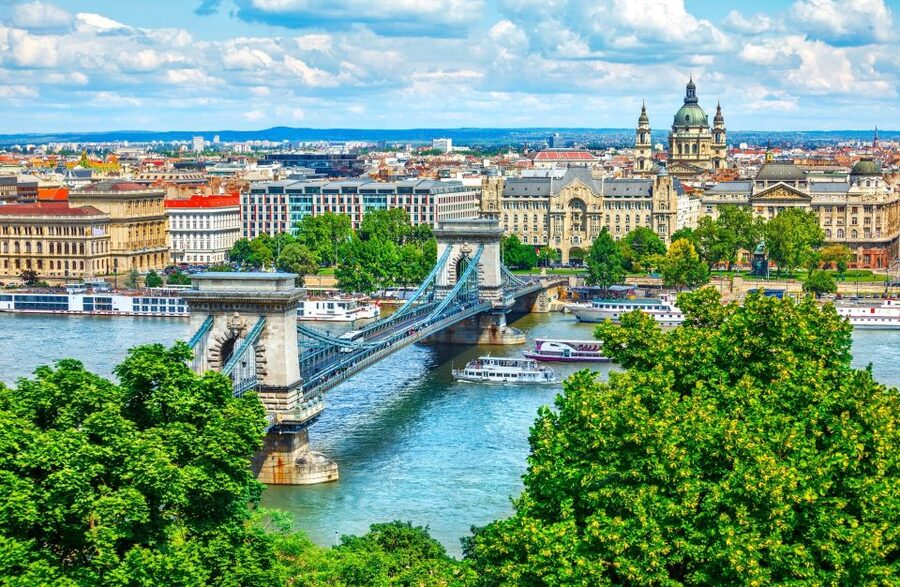Vienna: Budapest Day Trip - A One-Day Hungary Fix: How the Vienna-to-Budapest Drive Sets the Tone