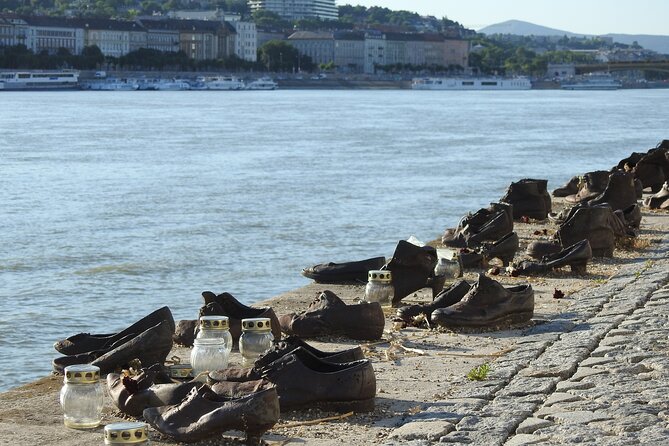 Walking Tour Budapest incl. the Shoes on the Danube Bank - Shoes on the Danube Bank: how to handle a tough memorial stop